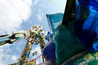 Debora Muszkat lança instalação a partir de “lixo vidreiro”