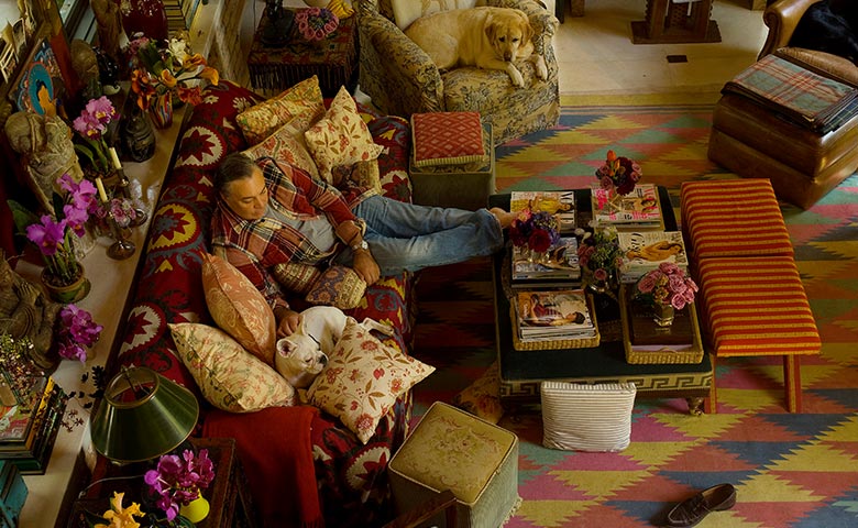 Estrela máxima do décor no Brasil, Sig Bergamin, menino do interior que rodou o mundo e trouxe um pouco de tudo na bagagem, é cosmopolita até na hora de desfilar seu country side