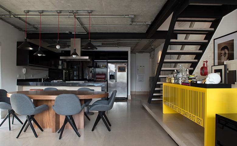 O apartamento reformulado pela Triplex Arquitetura foi convertido num ícone da nova paisagem metropolitana brasileira